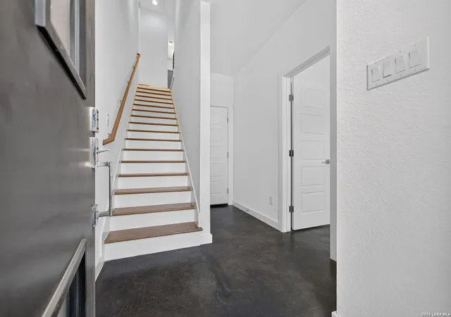 5th image of 3214 N Elmendorf St, San Antonio, TX 78228