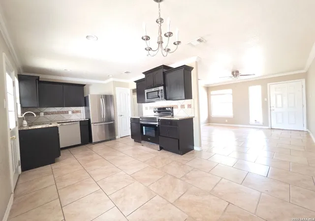 Photo 4 of Sale Pending at 7203 Westshire Dr, San Antonio, TX 78227 | MLS# 2009277 | Listing updated on 2026-09-14
