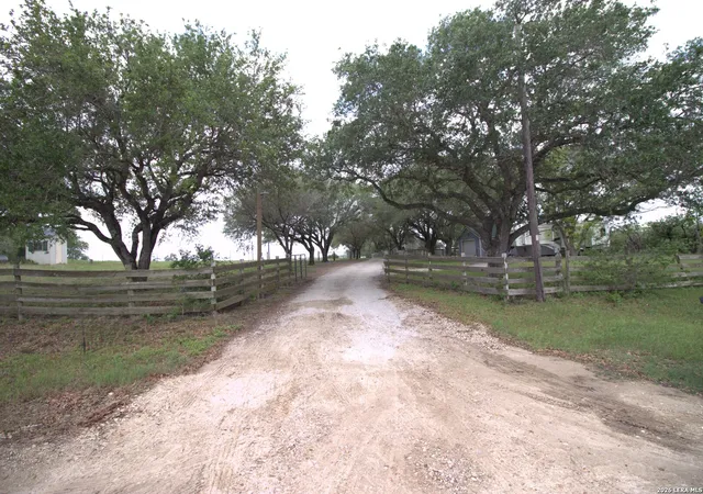 Photo 2 of Single family home for sale at 3371 Rathkamp Dreyer Rd, Yoakum, TX 77995 | MLS# 2009308 | Listing updated on 2026-08-28
