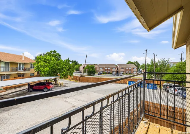 2nd image of 923 Vance Jackson, San Antonio, TX 78201