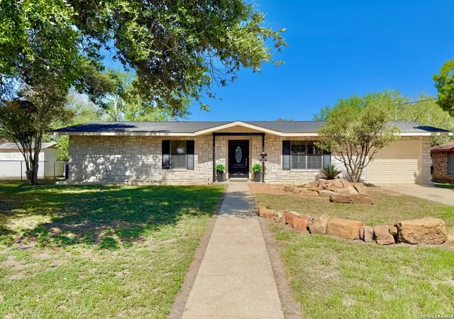 Photo 1 of Single family home for sale at 512 S Park, Karnes City, TX 78118 | MLS# 2009320 | Listing updated on 2026-08-28