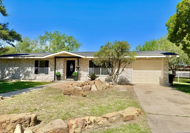 Photo 2 of Single family home for sale at 512 S Park, Karnes City, TX 78118 | MLS# 2009320 | Listing updated on 2026-08-28