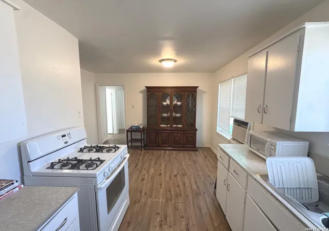5th image of 604 Mockingbird, Devine, TX 78016 | MLS# 2009326