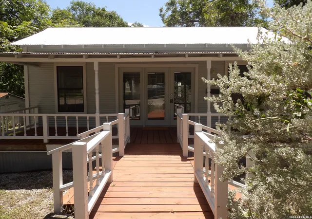 2nd image of 493 W Jahn St, New Braunfels, TX 78130 | MLS# 2009331