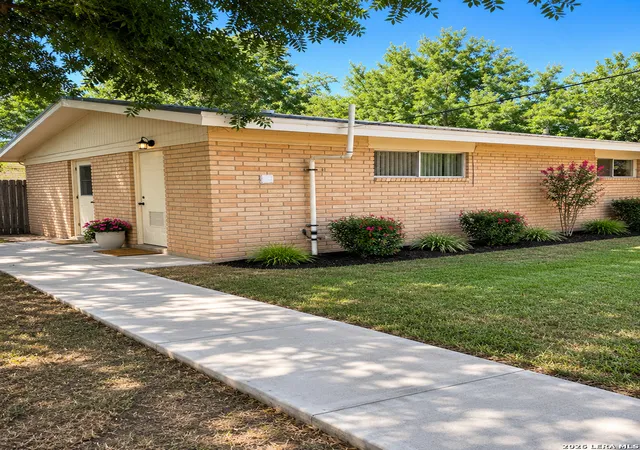 2nd image of 401 E Weinert St, Seguin, TX 78155 | MLS# 2009345