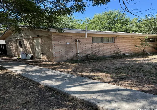 4th image of 401 E Weinert St, Seguin, TX 78155 | MLS# 2009345
