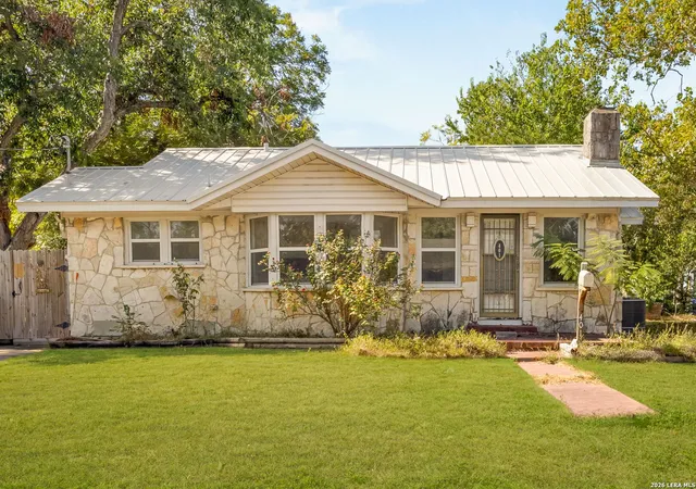 5th image of 401 E Weinert St, Seguin, TX 78155 | MLS# 2009345