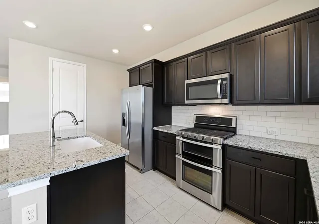 Listing Photo 4 - Condo for sale in building located at 116 Mulligan Dr, San Marcos, TX 78666 - Unit #103