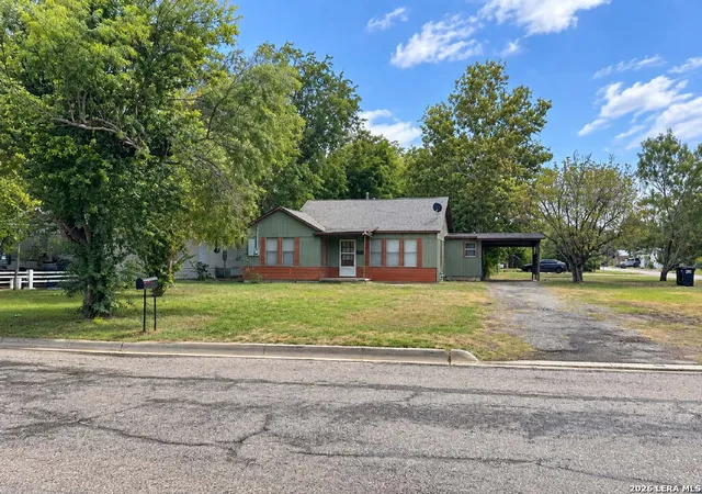 3rd image of 1117 30Th St, Hondo, TX 78861 | MLS# 2009372