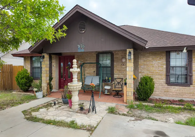 Photo 1 of Single family home for sale at 113 Calle Alegre, Eagle Pass, TX 78852 | MLS# 2009422 | Listing updated on 2026-08-31