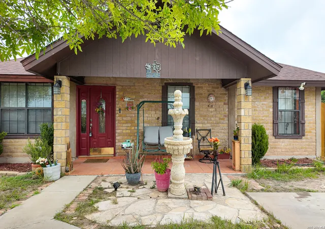 Photo 3 of Single family home for sale at 113 Calle Alegre, Eagle Pass, TX 78852 | MLS# 2009422 | Listing updated on 2026-08-31