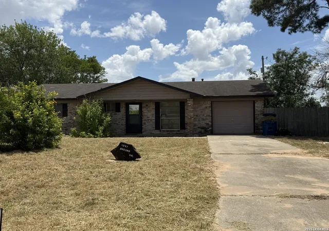 Photo 3 of Sale Pending at 1257 Encino, Pleasanton, TX 78064 | MLS# 2009429 | Listing updated on 2026-08-21