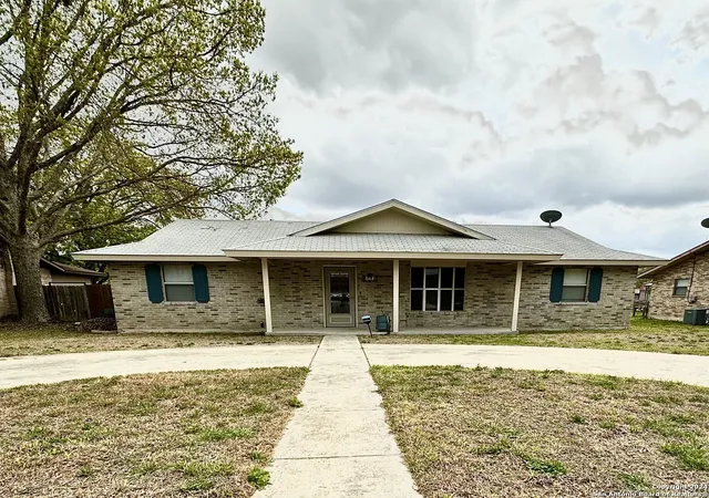 1st image of 125 N Bluebonnet, Uvalde, TX 78801 | MLS# 2009473