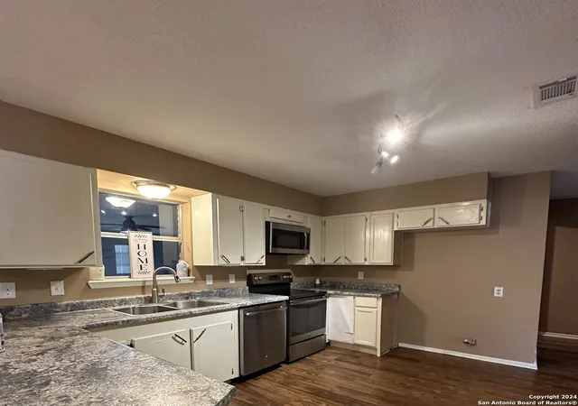 5th image of 125 N Bluebonnet, Uvalde, TX 78801 | MLS# 2009473