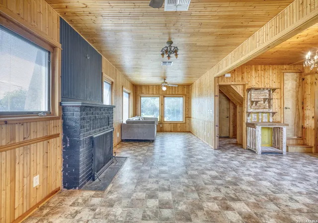 4th image of 1229 N Park, Uvalde, TX 78801 | MLS# 2009482
