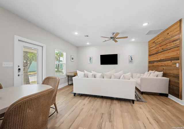 4th image of 2121 Fm 3036, Rockport, TX 78382 | MLS# 2009536
