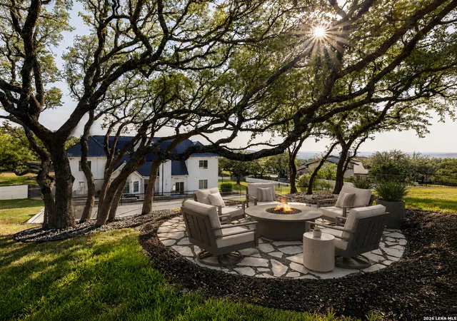 Photo 3 of Mansion for sale at 15 Vineyard Dr, San Antonio, TX 78257 | MLS# 2009538 | Listing updated on 2026-08-29