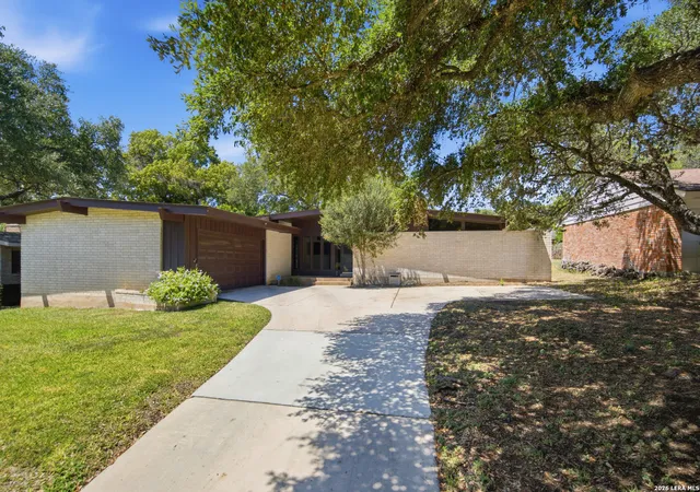 Photo 2 of Sale Pending at 3515 William Penn Dr, San Antonio, TX 78230 | MLS# 2009555 | Listing updated on 2026-08-28