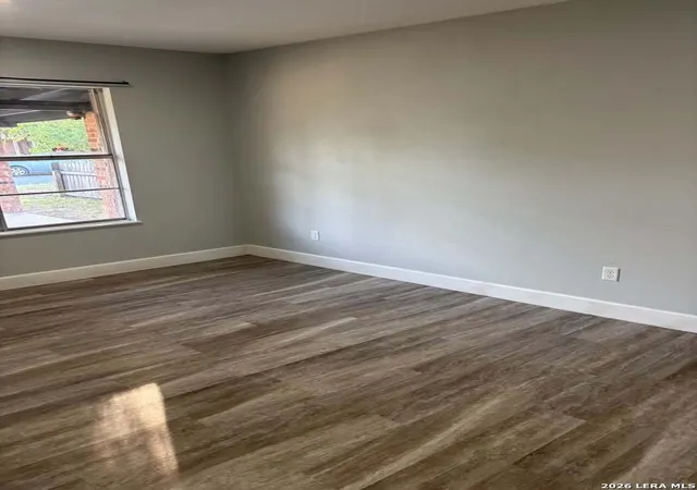 4th image of 1704 N Washington, Beeville, TX 78102 | MLS# 2009556