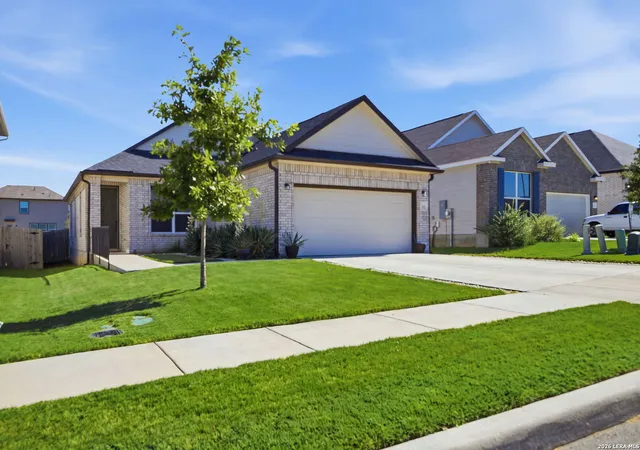 image of 111 E Flowing River Dr, Boerne, TX 78006 | MLS# 2009568