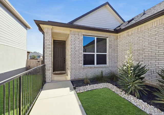 image of 111 E Flowing River Dr, Boerne, TX 78006 | MLS# 2009568