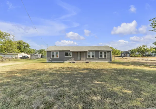 Photo 2 of Single family home for sale at 622 Gillette, San Antonio, TX 78221 | MLS# 2009583 | Listing updated on 2026-09-08