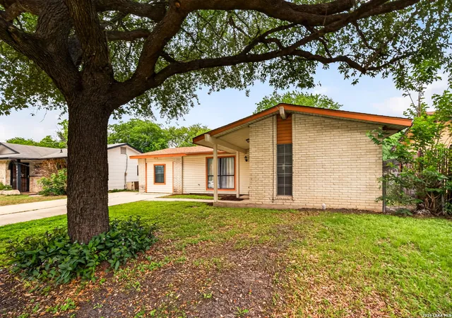 Photo 2 of Single family home for sale at 3007 Aragon Dr, San Antonio, TX 78211 | MLS# 2009599 | Listing updated on 2026-09-01
