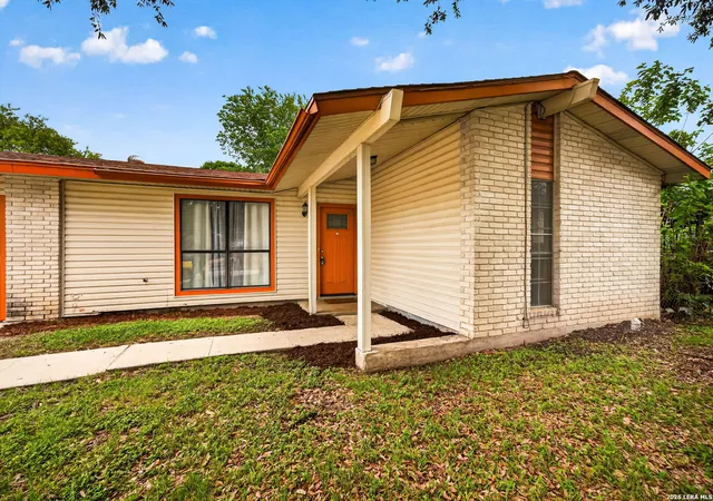 Photo 3 of Single family home for sale at 3007 Aragon Dr, San Antonio, TX 78211 | MLS# 2009599 | Listing updated on 2026-09-01