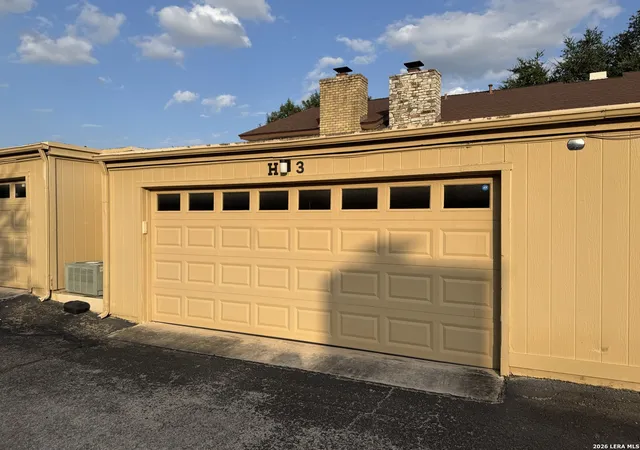 2nd image of 11303 Vance Jackson Rd, San Antonio, TX 78230