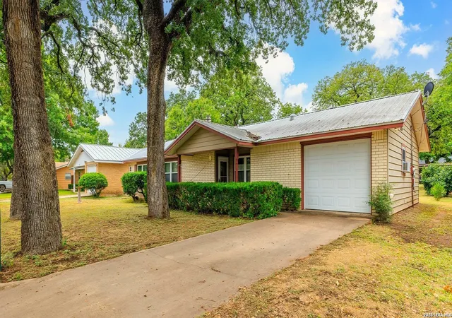 2nd image of 606 S Columbus Street, Fredericksburg, TX 78624 | MLS# 2009648