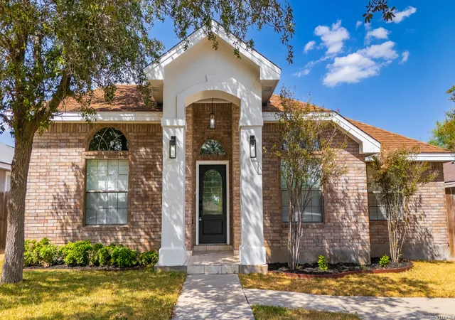 Photo 1 of Single family home for sale at 1195 Lazar Dr, Eagle Pass, TX 78852 | MLS# 2009679 | Listing updated on 2026-09-17