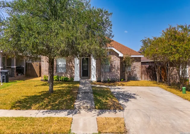 Photo 2 of Single family home for sale at 1195 Lazar Dr, Eagle Pass, TX 78852 | MLS# 2009679 | Listing updated on 2026-09-17