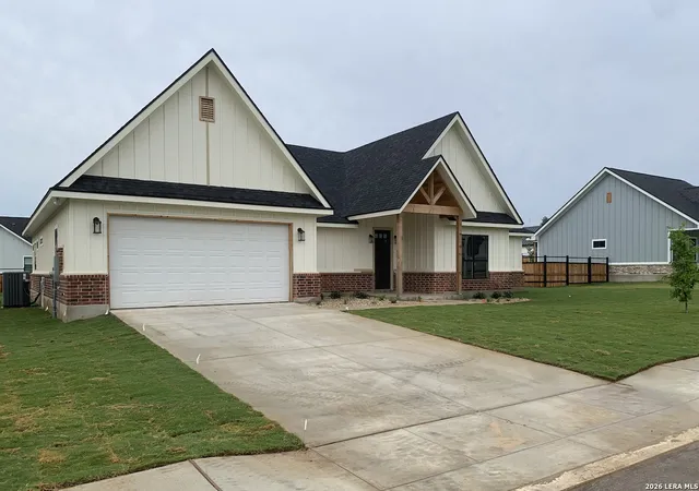 2nd image of 109 W Magnolia Cir, La Vernia, TX 78121 | MLS# 2009685
