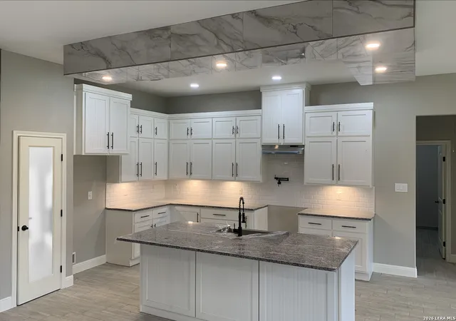 3rd image of 109 W Magnolia Cir, La Vernia, TX 78121 | MLS# 2009685