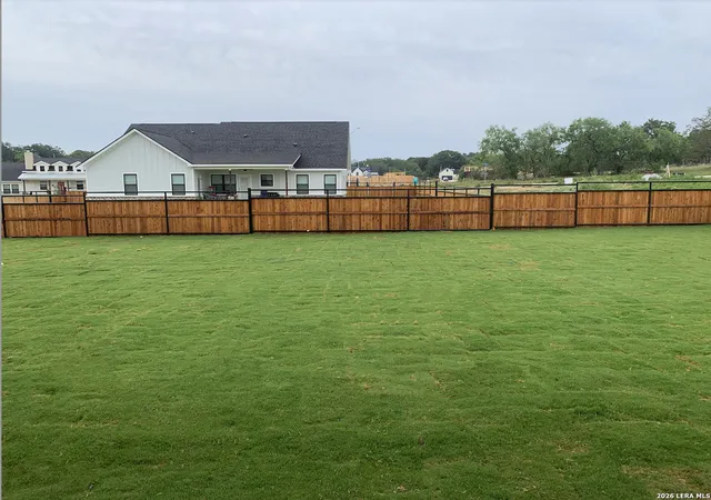 9th image of 109 W Magnolia Cir, La Vernia, TX 78121 | MLS# 2009685