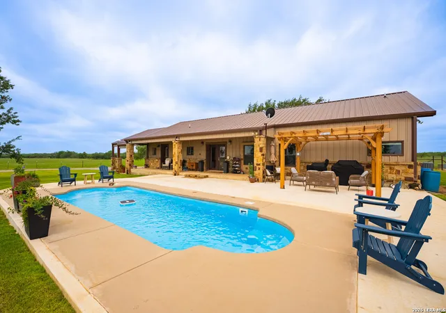 Photo 3 of Single family home for sale at 366 County Road 2543, Moore, TX 78057 | MLS# 2009694 | Listing updated on 2026-08-29