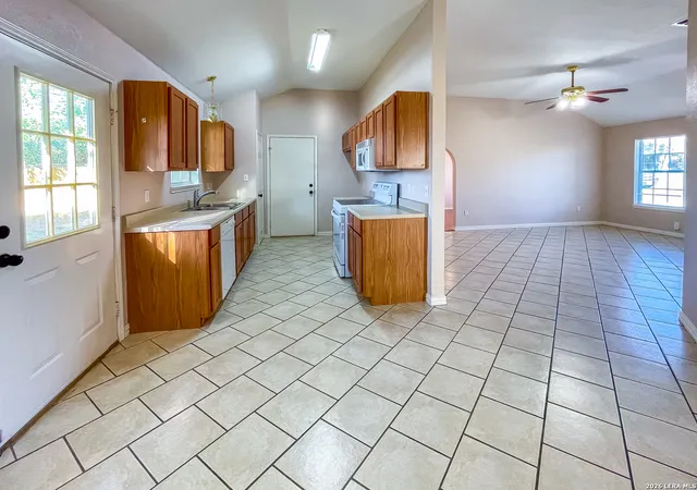 Photo 3 of Single family home for sale at 1300 Taylor St, Beeville, TX 78102 | MLS# 2009750 | Listing updated on 2026-09-25