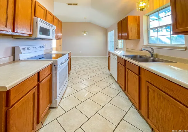 Photo 4 of Single family home for sale at 1300 Taylor St, Beeville, TX 78102 | MLS# 2009750 | Listing updated on 2026-09-25