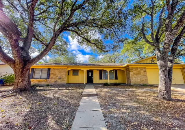 1st image of 1404 E Inez St, Beeville, TX 78102 | MLS# 2009753