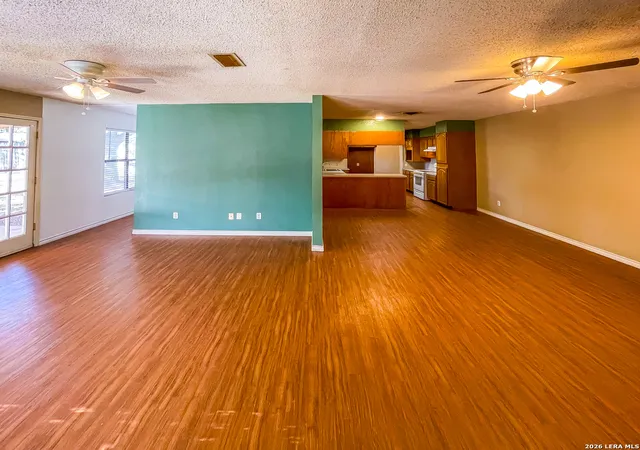 4th image of 1404 E Inez St, Beeville, TX 78102 | MLS# 2009753