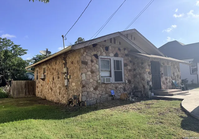 Single family home for sale at 735 W Hollywood Ave, San Antonio, TX 78212 | MLS# 2009757