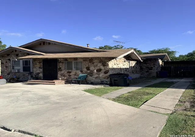 Photo 2 of Single family home for sale at 735 W Hollywood Ave, San Antonio, TX 78212 | MLS# 2009757 | Listing updated on 2026-09-20