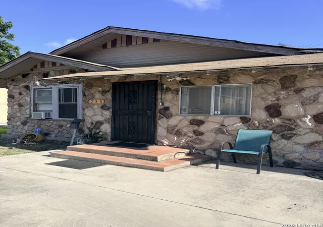 Photo 3 of Single family home for sale at 735 W Hollywood Ave, San Antonio, TX 78212 | MLS# 2009757 | Listing updated on 2026-09-20