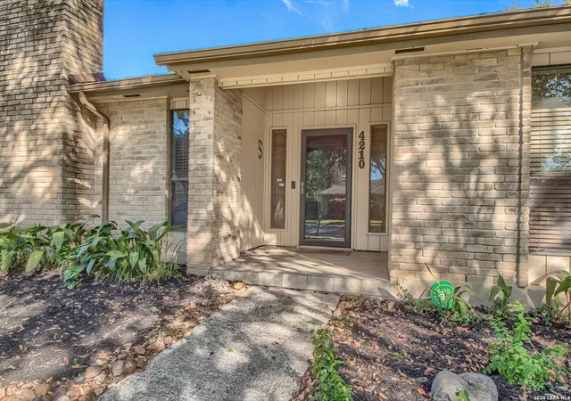 Photo 2 of Single family home for sale at 4210 Hilton Head St, San Antonio, TX 78217 | MLS# 2009887 | Listing updated on 2026-09-11