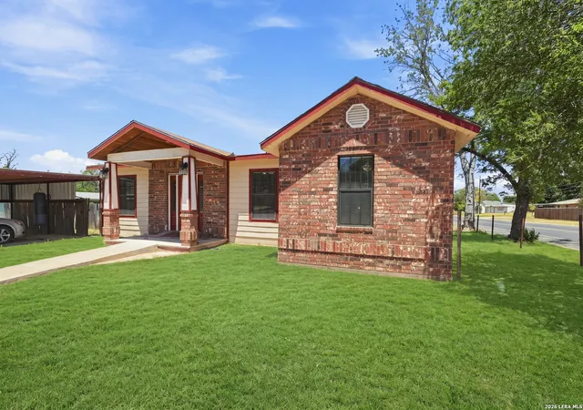 Photo 2 of Single family home for sale at 821 S E Colorado St, Pearsall, TX 78061 | MLS# 2009908 | Listing updated on 2026-08-30