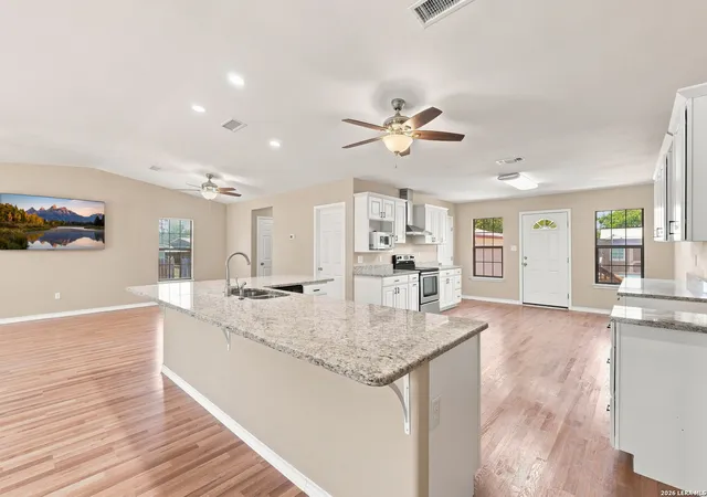 Photo 3 of Single family home for sale at 821 S E Colorado St, Pearsall, TX 78061 | MLS# 2009908 | Listing updated on 2026-08-30