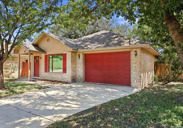 3rd image of 15 Shadow Cir, New Braunfels, TX 78130 | MLS# 2009917