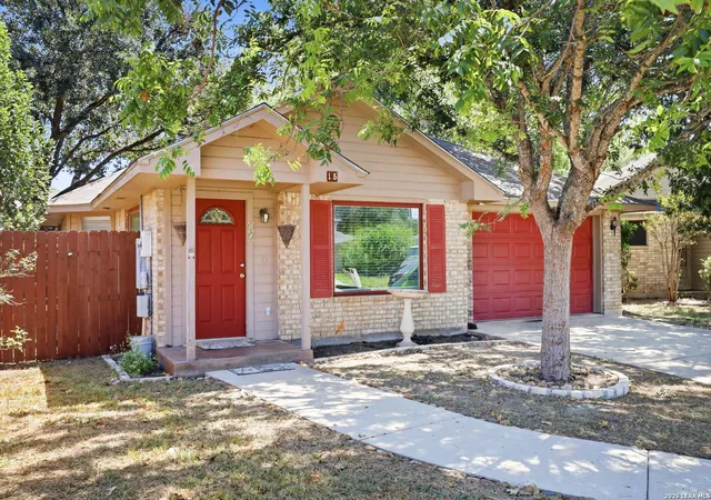 4th image of 15 Shadow Cir, New Braunfels, TX 78130 | MLS# 2009917