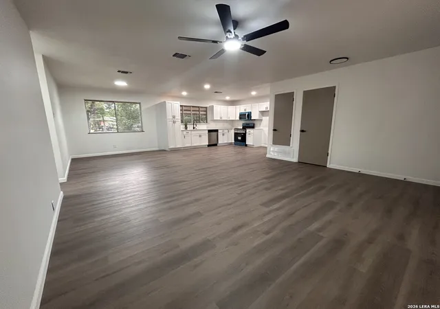 5th image of 217 Elmwood Dr, Seguin, TX 78155 | MLS# 2009923