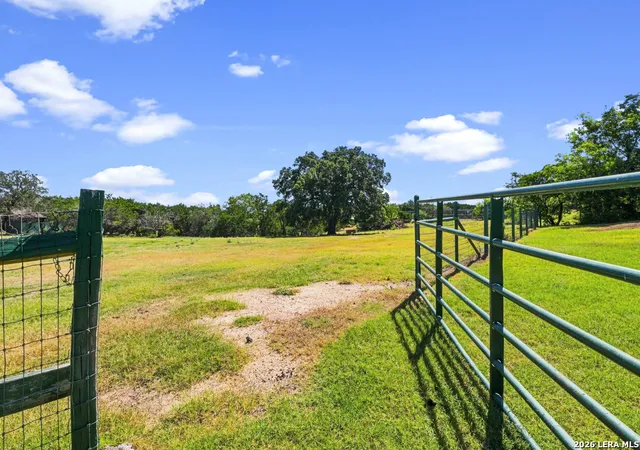 Photo 4 of Single family home for sale at 103 Lariat Dr, Boerne, TX 78006 | MLS# 2009935 | Listing updated on 2026-09-27